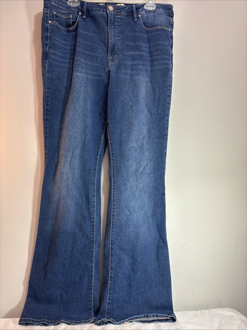 Seven7 Women's Blue Flared Jeans. J-55